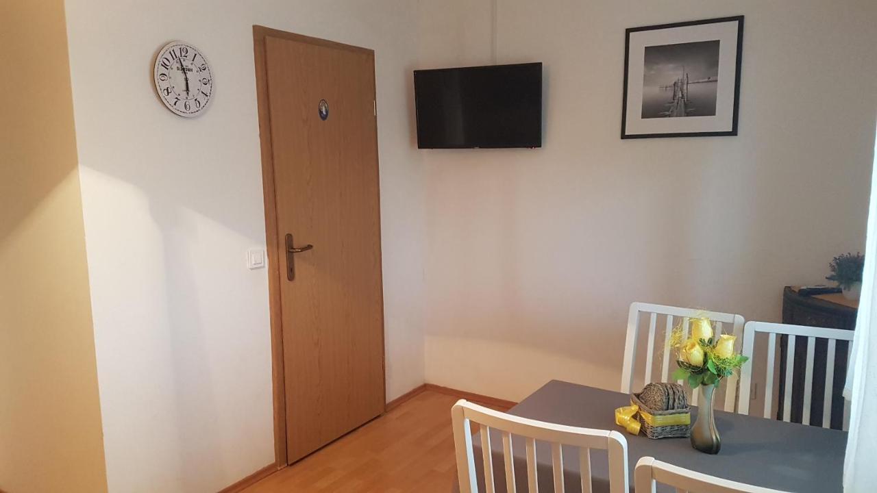 Apartmani Ab Pirovac Exterior photo