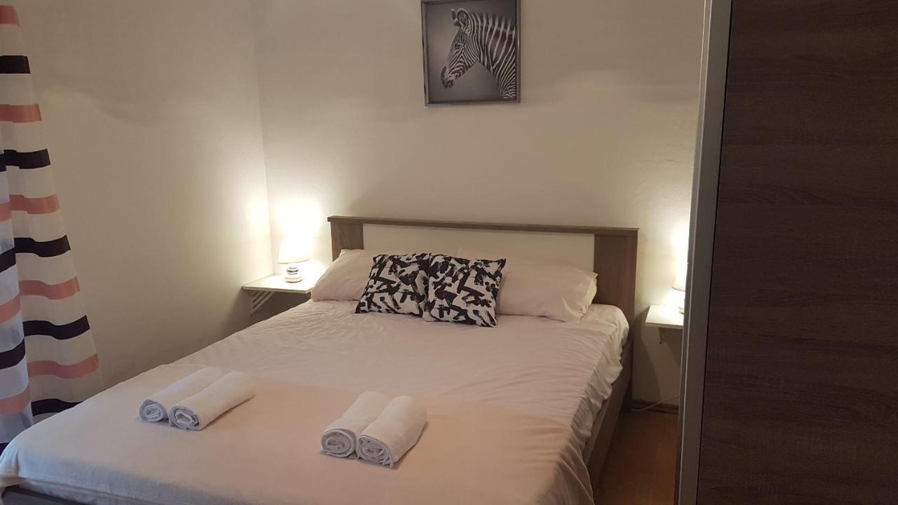 Apartmani Ab Pirovac Exterior photo