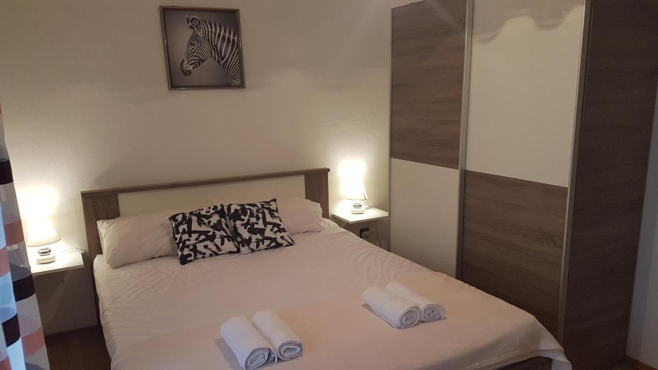 Apartmani Ab Pirovac Exterior photo