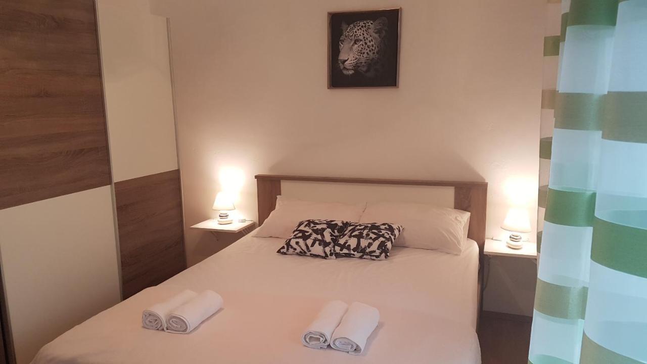 Apartmani Ab Pirovac Exterior photo