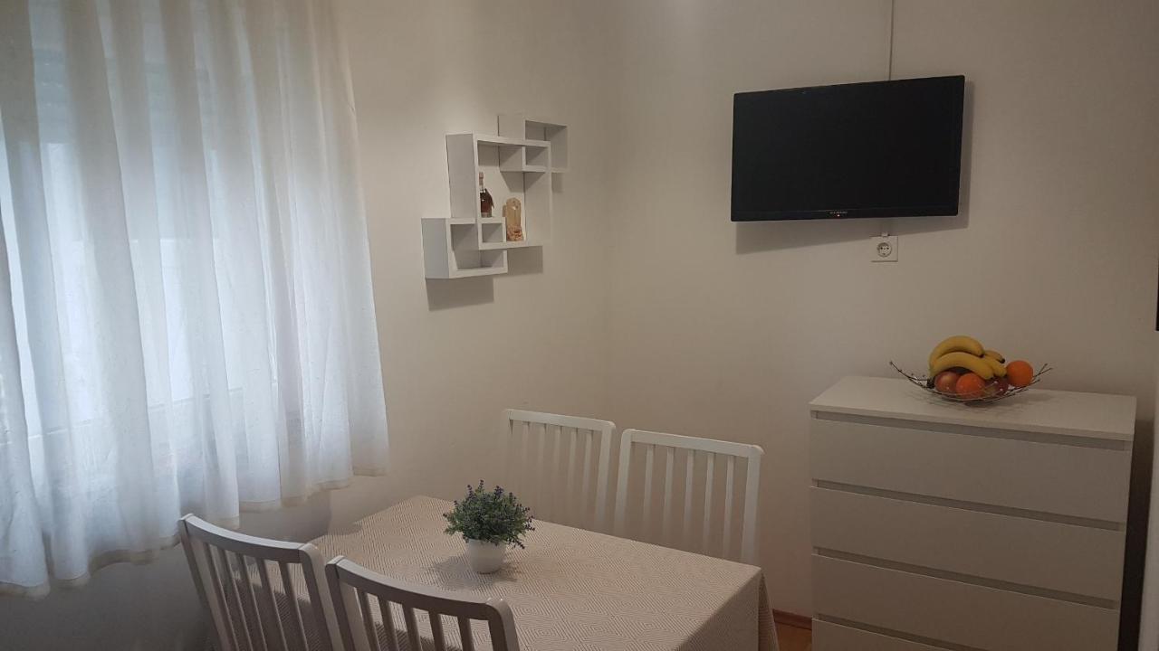 Apartmani Ab Pirovac Exterior photo