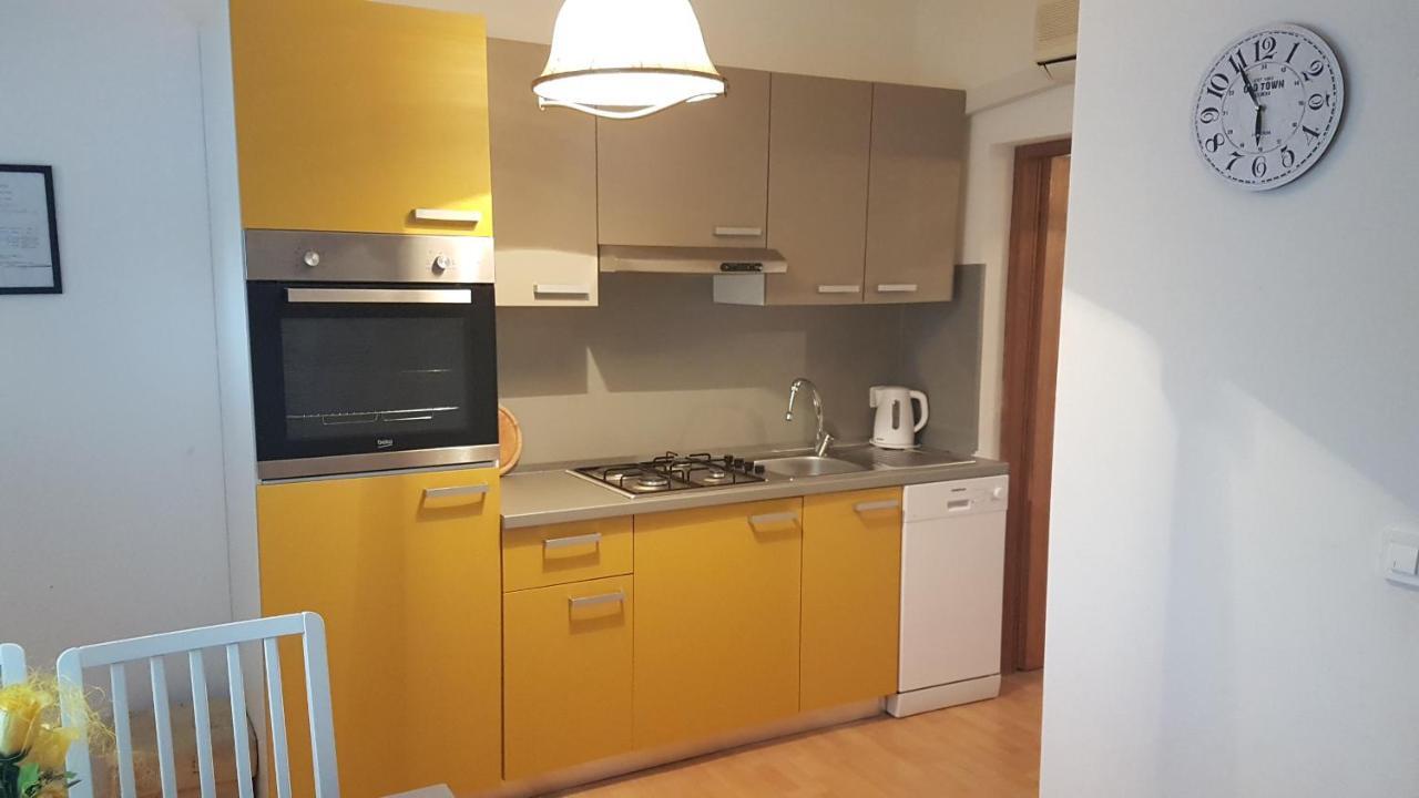 Apartmani Ab Pirovac Exterior photo